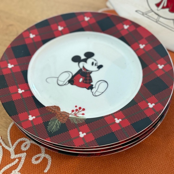 Disney Holiday Dining Set - Picture 7 of 8